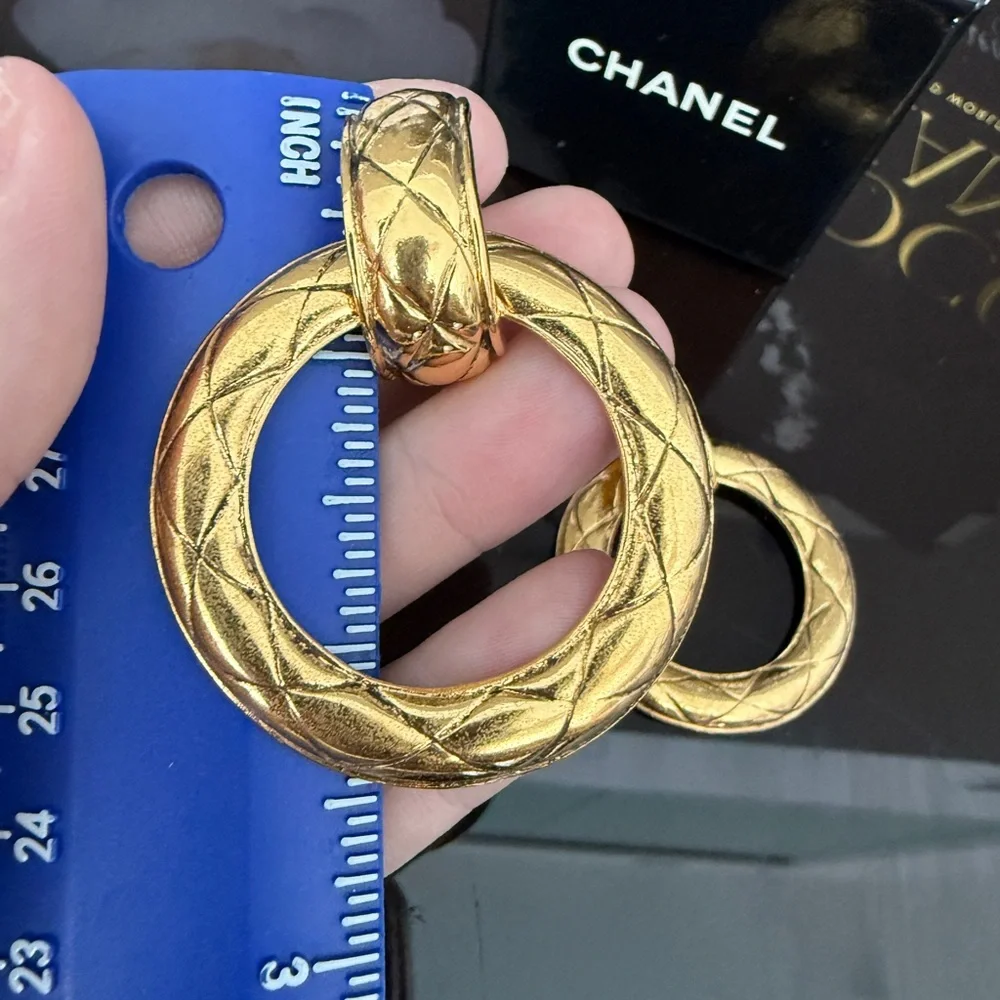 LOT 2137 24K gold plated CHANEL vintage clip on earrings
